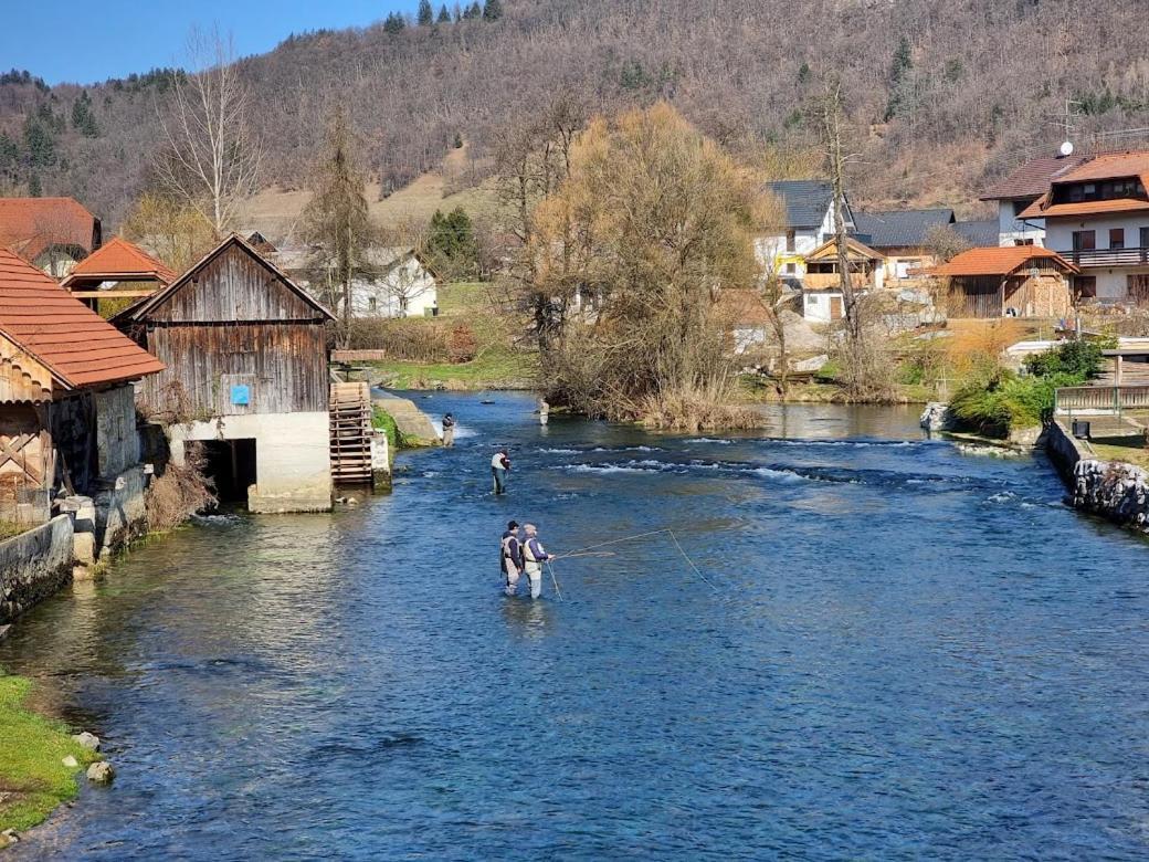 Krka River Lodge Znojile pri Krki Екстериор снимка