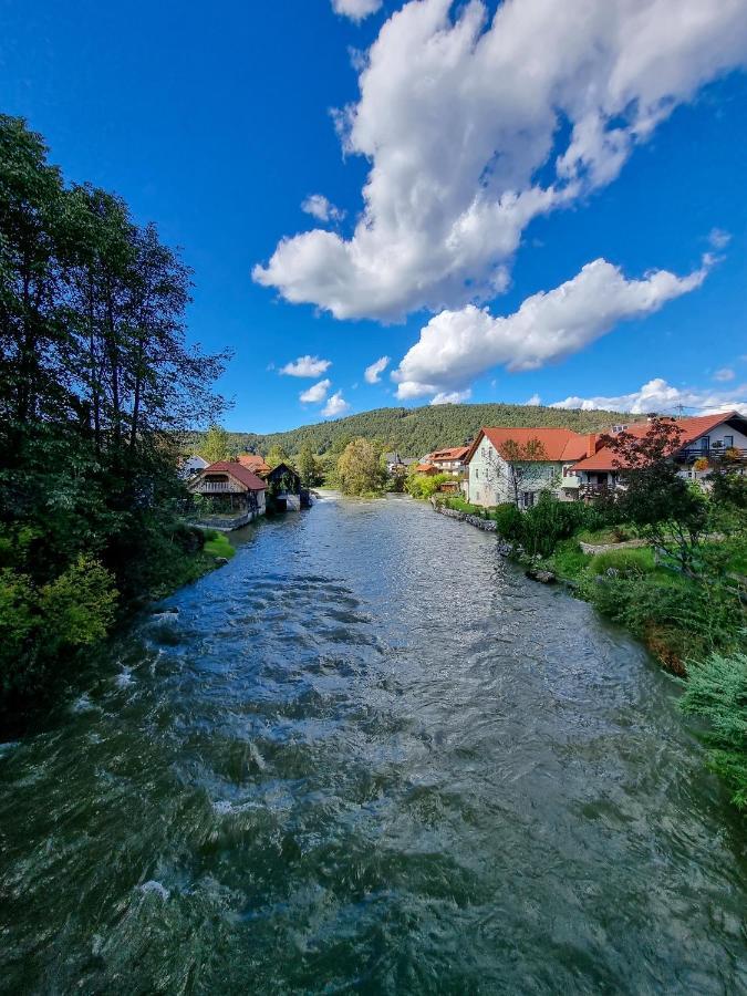 Krka River Lodge Znojile pri Krki Екстериор снимка