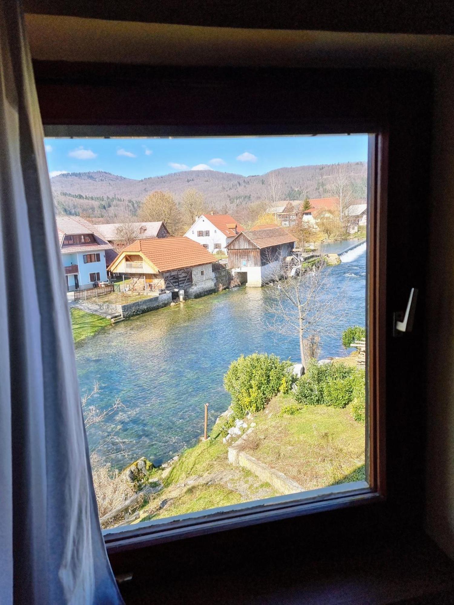 Krka River Lodge Znojile pri Krki Екстериор снимка